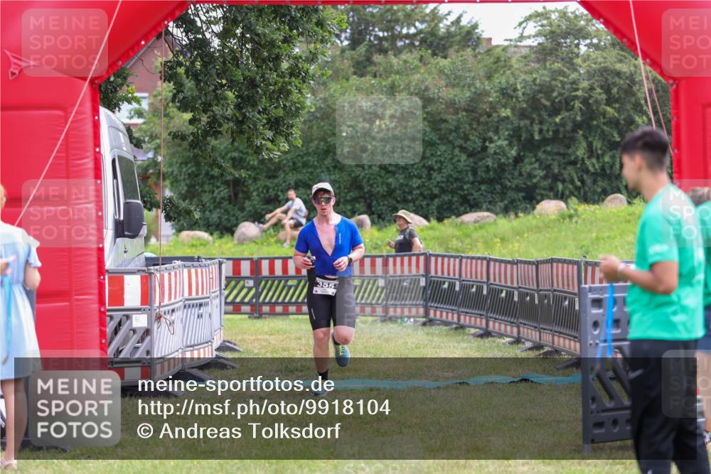 21.06.2026 - 29. Vierlanden-Triathlon Andreas Tolksdorf http://msf.ph/oto/9918104 21.06.2026 11:47:34 Ziel 355 meine-sportfotos.de