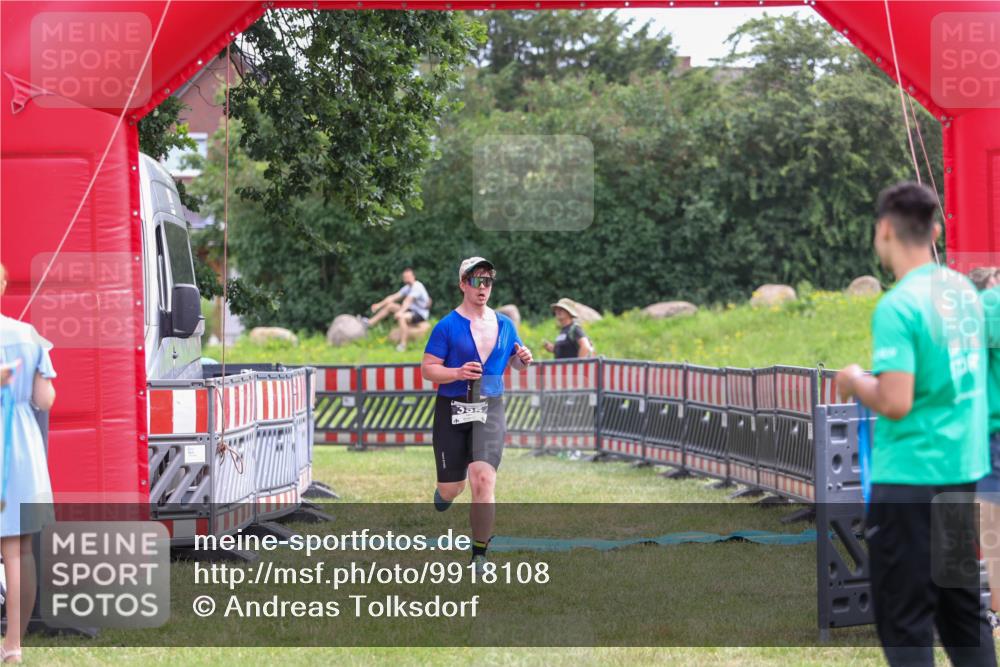 21.06.2026 - 29. Vierlanden-Triathlon Andreas Tolksdorf http://msf.ph/oto/9918108 21.06.2026 11:47:34 Ziel 355 meine-sportfotos.de