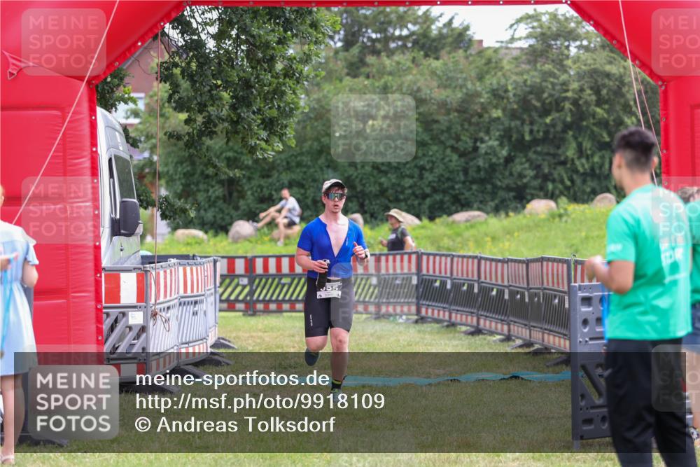 21.06.2026 - 29. Vierlanden-Triathlon Andreas Tolksdorf http://msf.ph/oto/9918109 21.06.2026 11:47:34 Ziel 355 meine-sportfotos.de