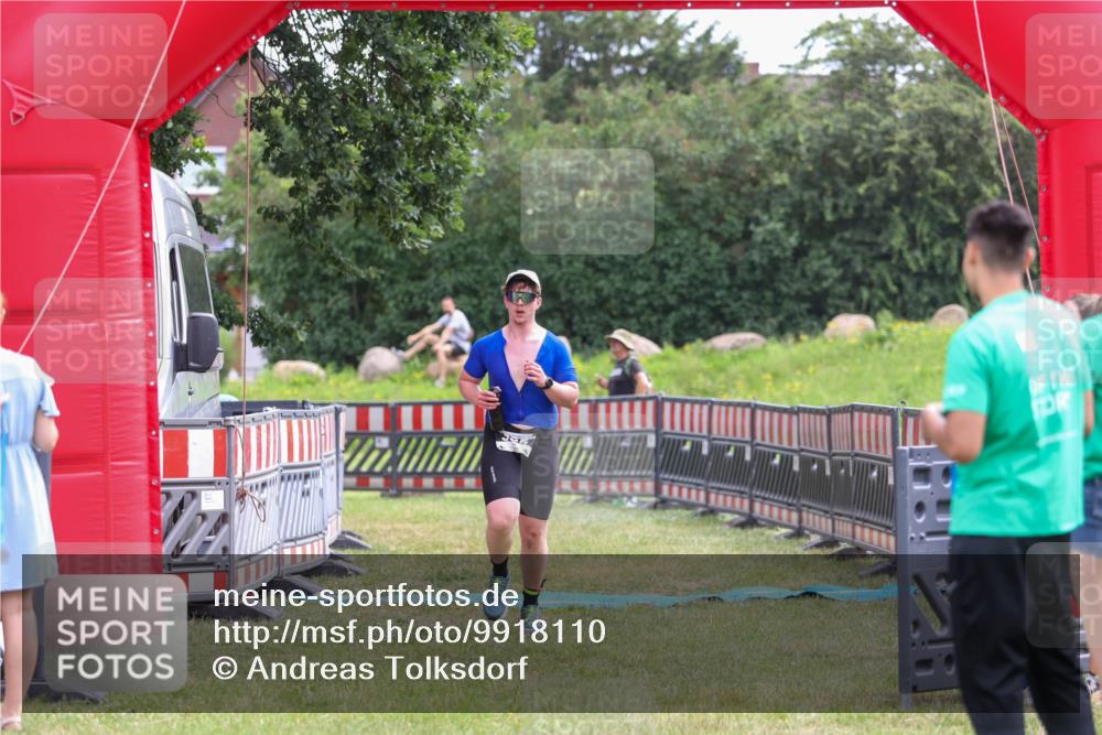 21.06.2026 - 29. Vierlanden-Triathlon Andreas Tolksdorf http://msf.ph/oto/9918110 21.06.2026 11:47:34 Ziel 355 meine-sportfotos.de