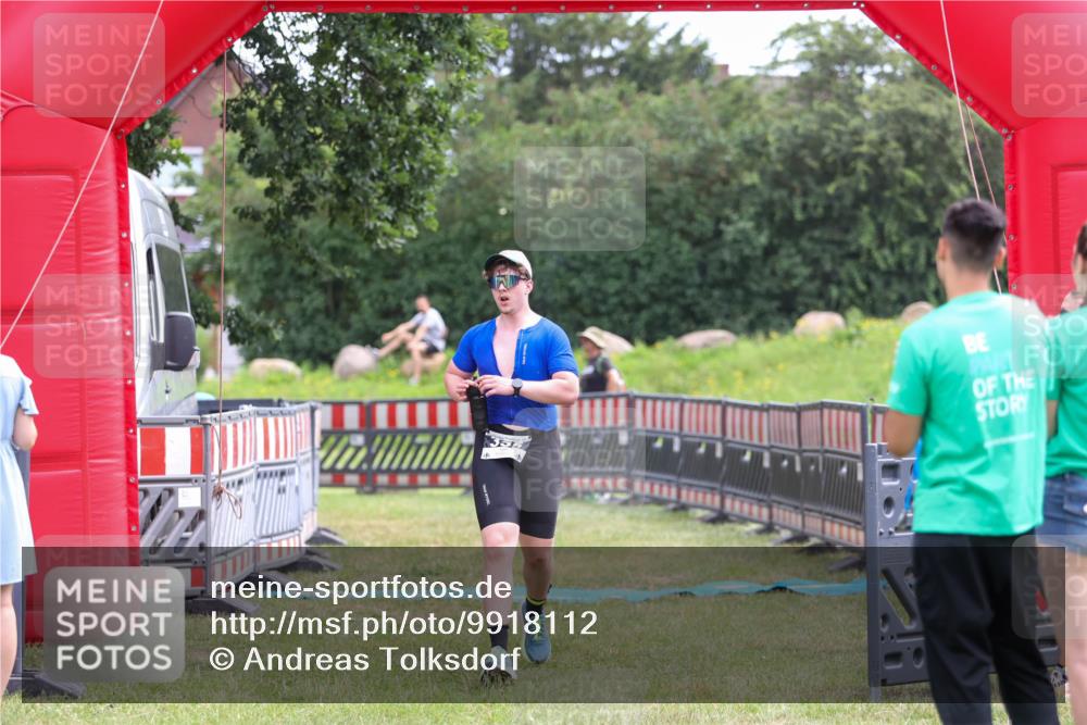 21.06.2026 - 29. Vierlanden-Triathlon Andreas Tolksdorf http://msf.ph/oto/9918112 21.06.2026 11:47:35 Ziel 355 meine-sportfotos.de