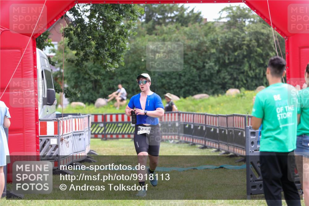 21.06.2026 - 29. Vierlanden-Triathlon Andreas Tolksdorf http://msf.ph/oto/9918113 21.06.2026 11:47:35 Ziel 355 meine-sportfotos.de
