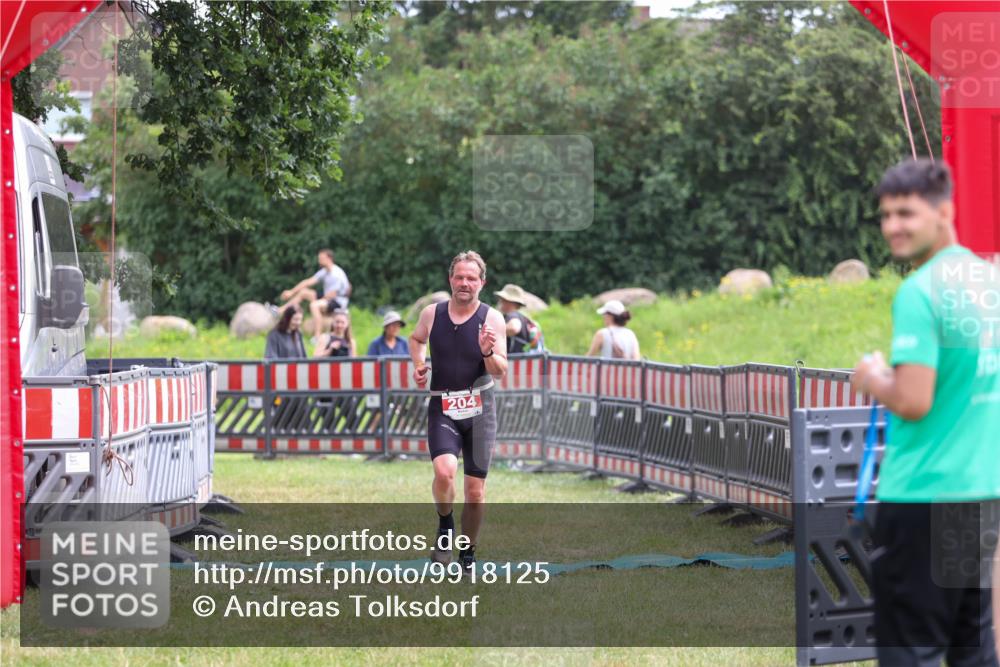 21.06.2026 - 29. Vierlanden-Triathlon Andreas Tolksdorf http://msf.ph/oto/9918125 21.06.2026 11:47:53 Ziel 204 meine-sportfotos.de