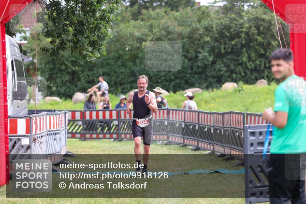 21.06.2026 - 29. Vierlanden-Triathlon Andreas Tolksdorf http://msf.ph/oto/9918126 21.06.2026 11:47:53 Ziel 204 meine-sportfotos.de
