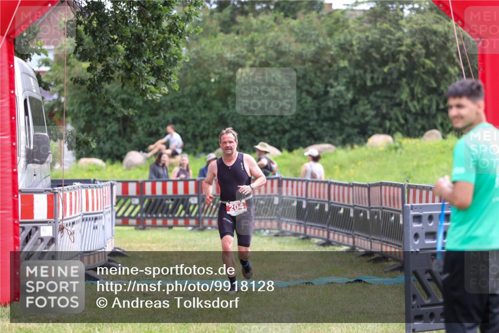 21.06.2026 - 29. Vierlanden-Triathlon Andreas Tolksdorf http://msf.ph/oto/9918128 21.06.2026 11:47:53 Ziel 204 meine-sportfotos.de