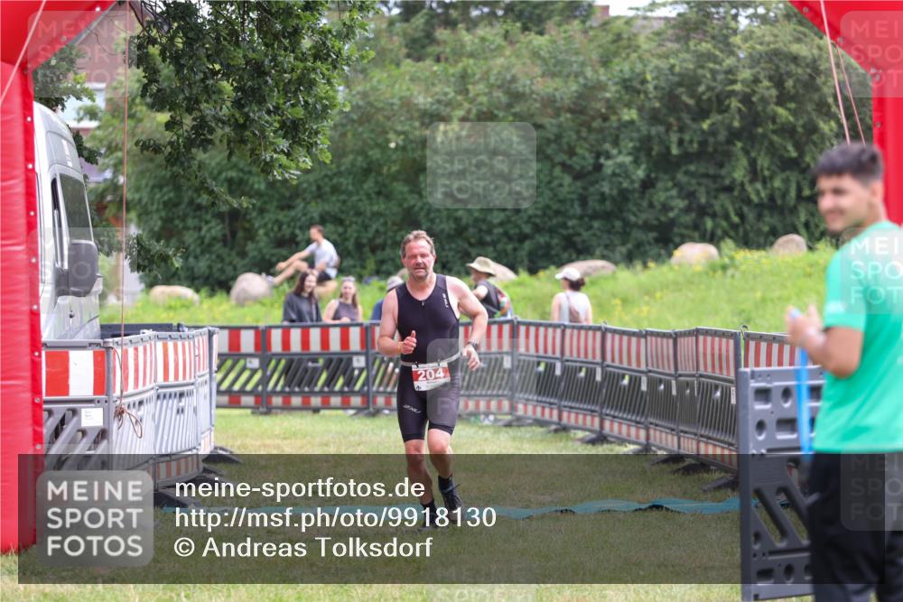 21.06.2026 - 29. Vierlanden-Triathlon Andreas Tolksdorf http://msf.ph/oto/9918130 21.06.2026 11:47:53 Ziel 204 meine-sportfotos.de
