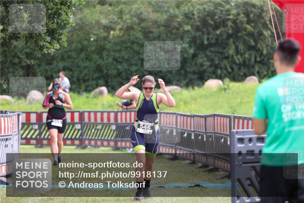 21.06.2026 - 29. Vierlanden-Triathlon Andreas Tolksdorf http://msf.ph/oto/9918137 21.06.2026 11:48:25 Ziel 546, 565 meine-sportfotos.de