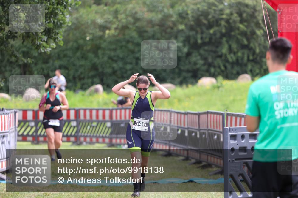 21.06.2026 - 29. Vierlanden-Triathlon Andreas Tolksdorf http://msf.ph/oto/9918138 21.06.2026 11:48:25 Ziel 546, 565 meine-sportfotos.de