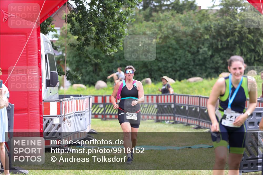 21.06.2026 - 29. Vierlanden-Triathlon Andreas Tolksdorf http://msf.ph/oto/9918152 21.06.2026 11:48:30 Ziel 565 meine-sportfotos.de