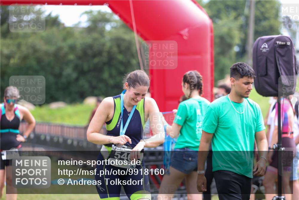 21.06.2026 - 29. Vierlanden-Triathlon Andreas Tolksdorf http://msf.ph/oto/9918160 21.06.2026 11:48:33 Ziel 565 meine-sportfotos.de