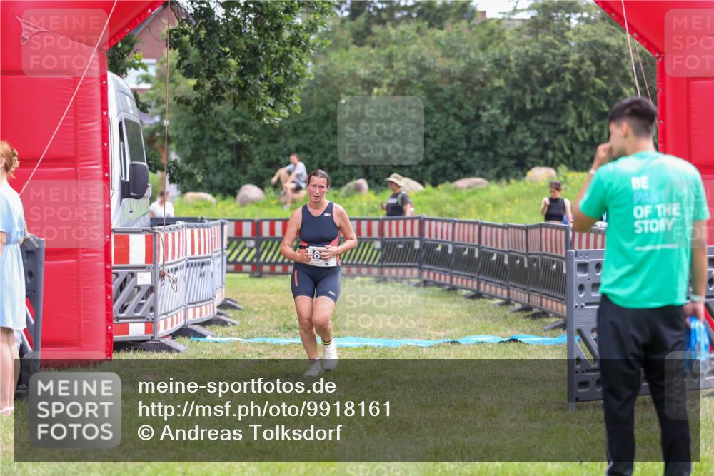 21.06.2026 - 29. Vierlanden-Triathlon Andreas Tolksdorf http://msf.ph/oto/9918161 21.06.2026 11:49:02 Ziel 586 meine-sportfotos.de