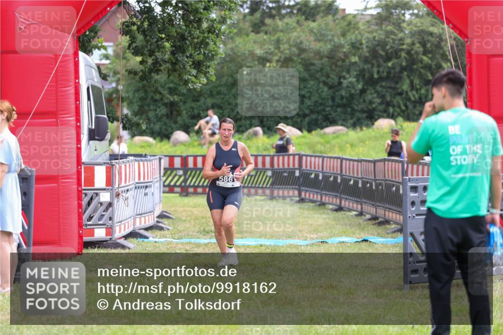 21.06.2026 - 29. Vierlanden-Triathlon Andreas Tolksdorf http://msf.ph/oto/9918162 21.06.2026 11:49:02 Ziel 586 meine-sportfotos.de