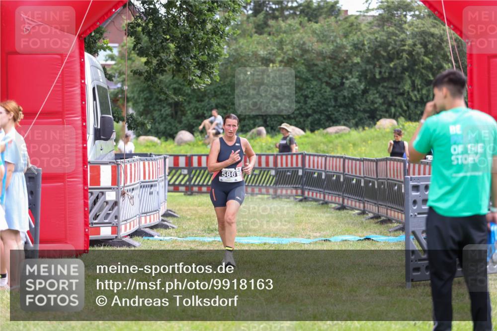 21.06.2026 - 29. Vierlanden-Triathlon Andreas Tolksdorf http://msf.ph/oto/9918163 21.06.2026 11:49:02 Ziel 586 meine-sportfotos.de