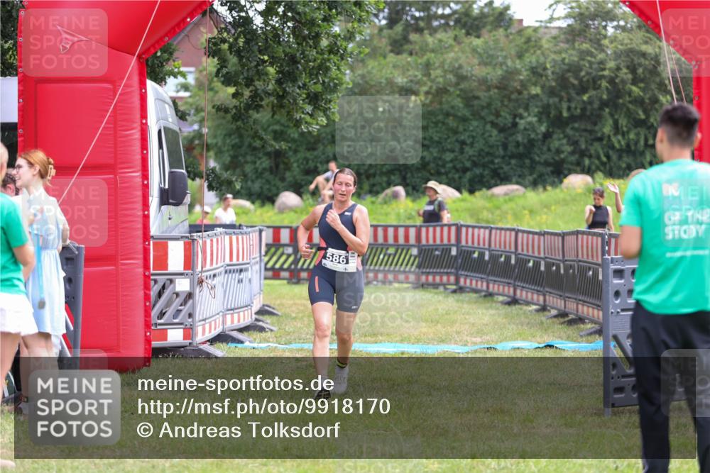 21.06.2026 - 29. Vierlanden-Triathlon Andreas Tolksdorf http://msf.ph/oto/9918170 21.06.2026 11:49:02 Ziel 586 meine-sportfotos.de