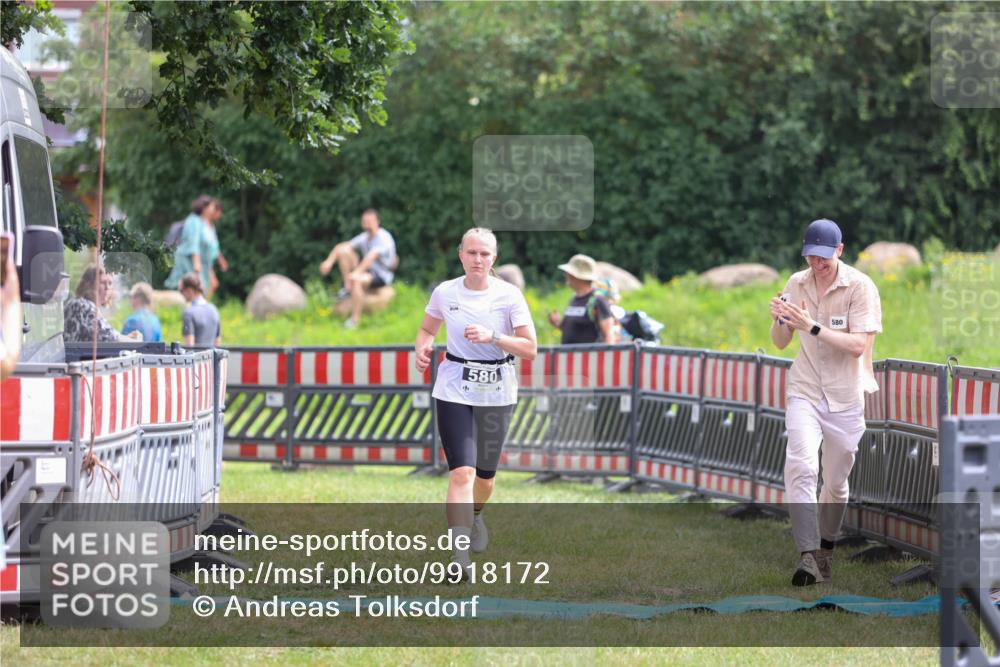 21.06.2026 - 29. Vierlanden-Triathlon Andreas Tolksdorf http://msf.ph/oto/9918172 21.06.2026 11:49:29 Ziel 580 meine-sportfotos.de