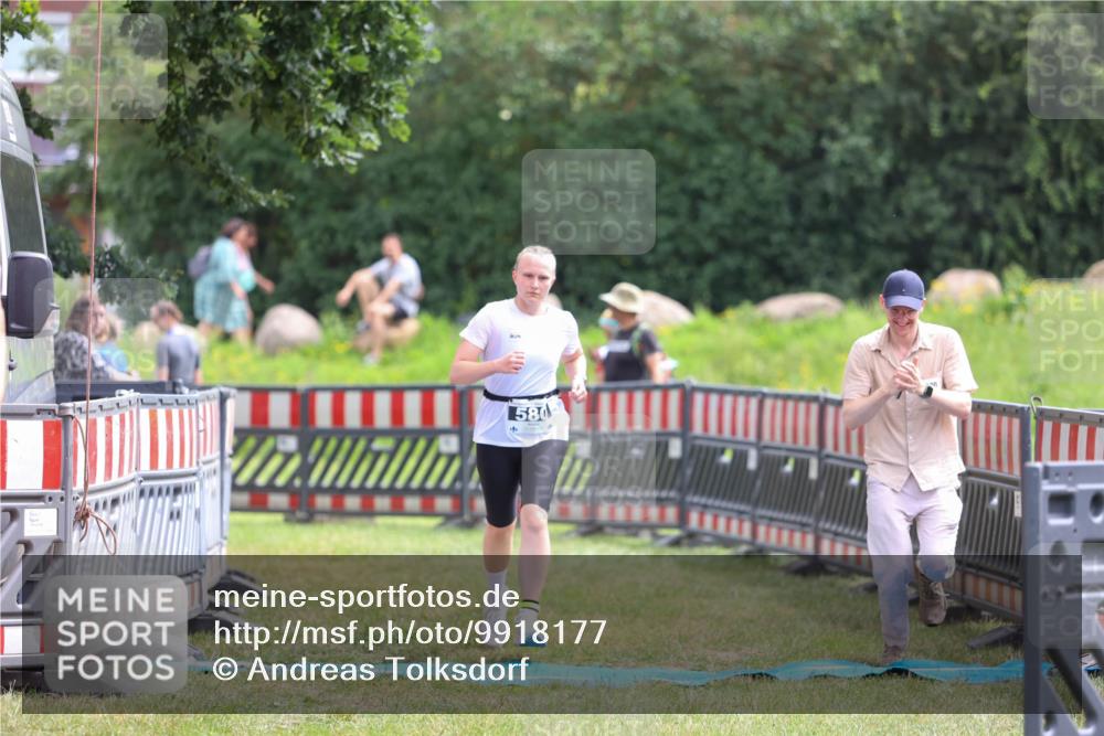 21.06.2026 - 29. Vierlanden-Triathlon Andreas Tolksdorf http://msf.ph/oto/9918177 21.06.2026 11:49:29 Ziel 580 meine-sportfotos.de