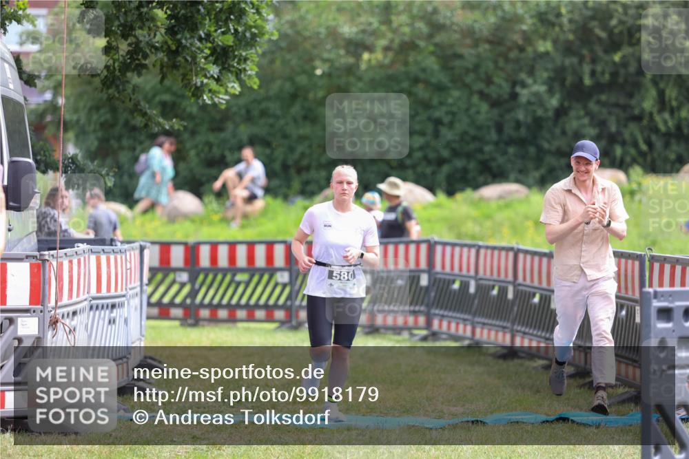 21.06.2026 - 29. Vierlanden-Triathlon Andreas Tolksdorf http://msf.ph/oto/9918179 21.06.2026 11:49:29 Ziel 580 meine-sportfotos.de