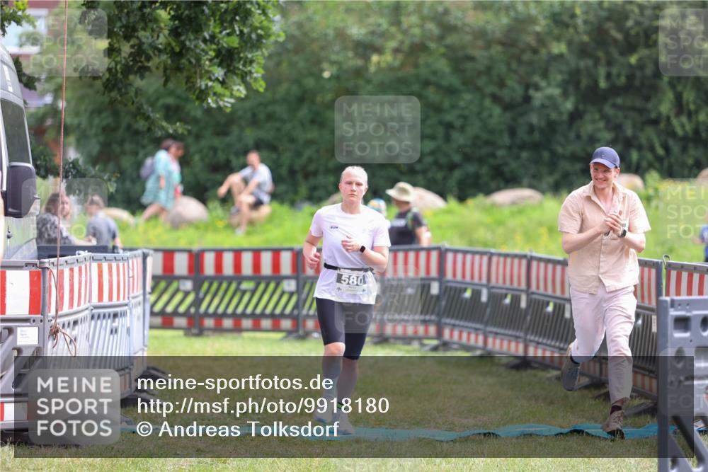 21.06.2026 - 29. Vierlanden-Triathlon Andreas Tolksdorf http://msf.ph/oto/9918180 21.06.2026 11:49:29 Ziel 580 meine-sportfotos.de
