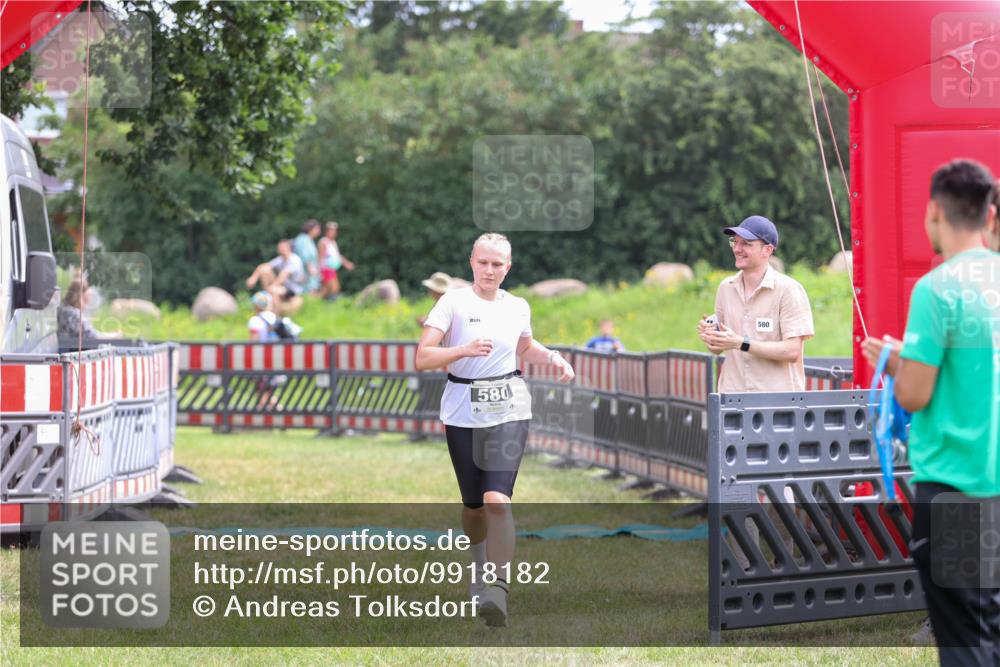 21.06.2026 - 29. Vierlanden-Triathlon Andreas Tolksdorf http://msf.ph/oto/9918182 21.06.2026 11:49:31 Ziel 580 meine-sportfotos.de