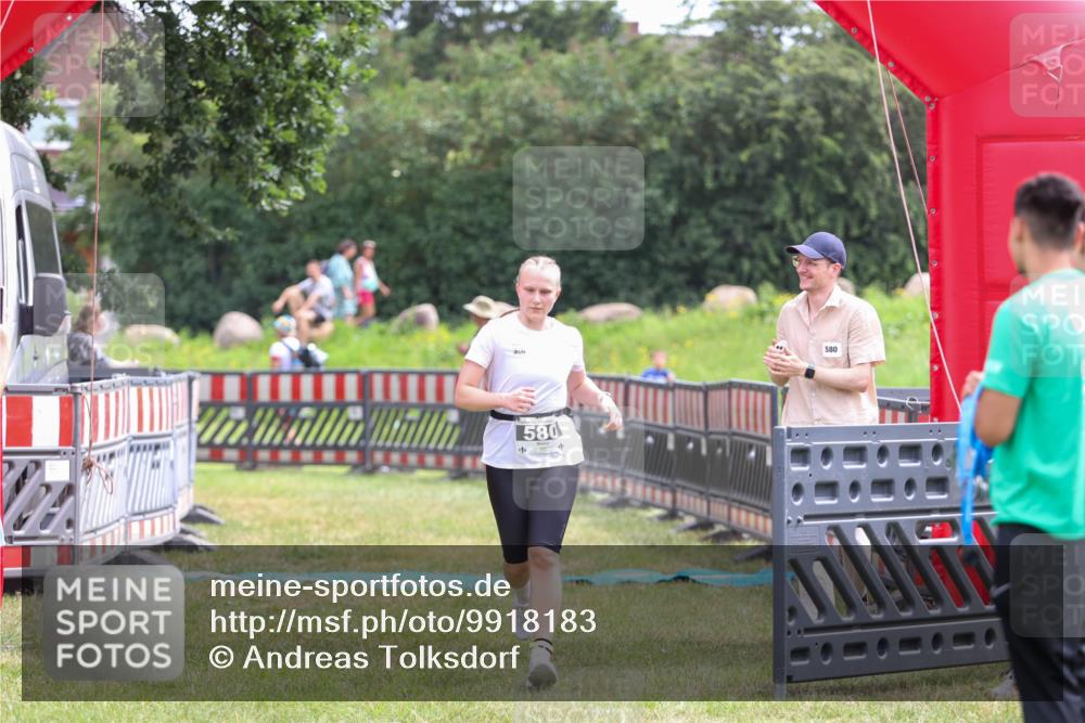 21.06.2026 - 29. Vierlanden-Triathlon Andreas Tolksdorf http://msf.ph/oto/9918183 21.06.2026 11:49:31 Ziel 580 meine-sportfotos.de