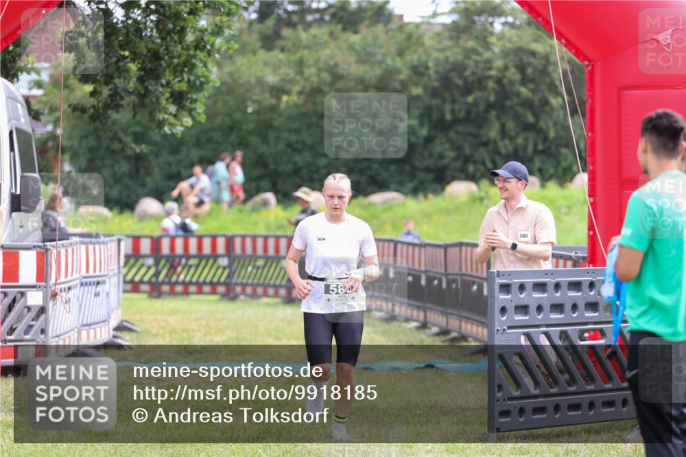 21.06.2026 - 29. Vierlanden-Triathlon Andreas Tolksdorf http://msf.ph/oto/9918185 21.06.2026 11:49:31 Ziel 580 meine-sportfotos.de