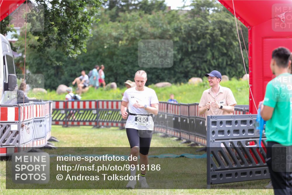 21.06.2026 - 29. Vierlanden-Triathlon Andreas Tolksdorf http://msf.ph/oto/9918186 21.06.2026 11:49:31 Ziel 580 meine-sportfotos.de
