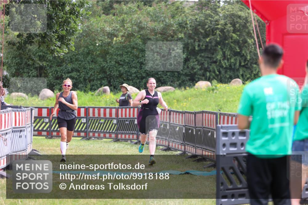 21.06.2026 - 29. Vierlanden-Triathlon Andreas Tolksdorf http://msf.ph/oto/9918188 21.06.2026 11:49:48 Ziel 527, 574 meine-sportfotos.de