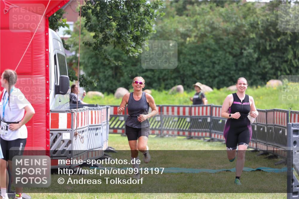 21.06.2026 - 29. Vierlanden-Triathlon Andreas Tolksdorf http://msf.ph/oto/9918197 21.06.2026 11:49:49 Ziel 527, 574 meine-sportfotos.de