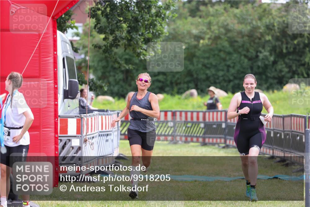21.06.2026 - 29. Vierlanden-Triathlon Andreas Tolksdorf http://msf.ph/oto/9918205 21.06.2026 11:49:50 Ziel 527, 574 meine-sportfotos.de
