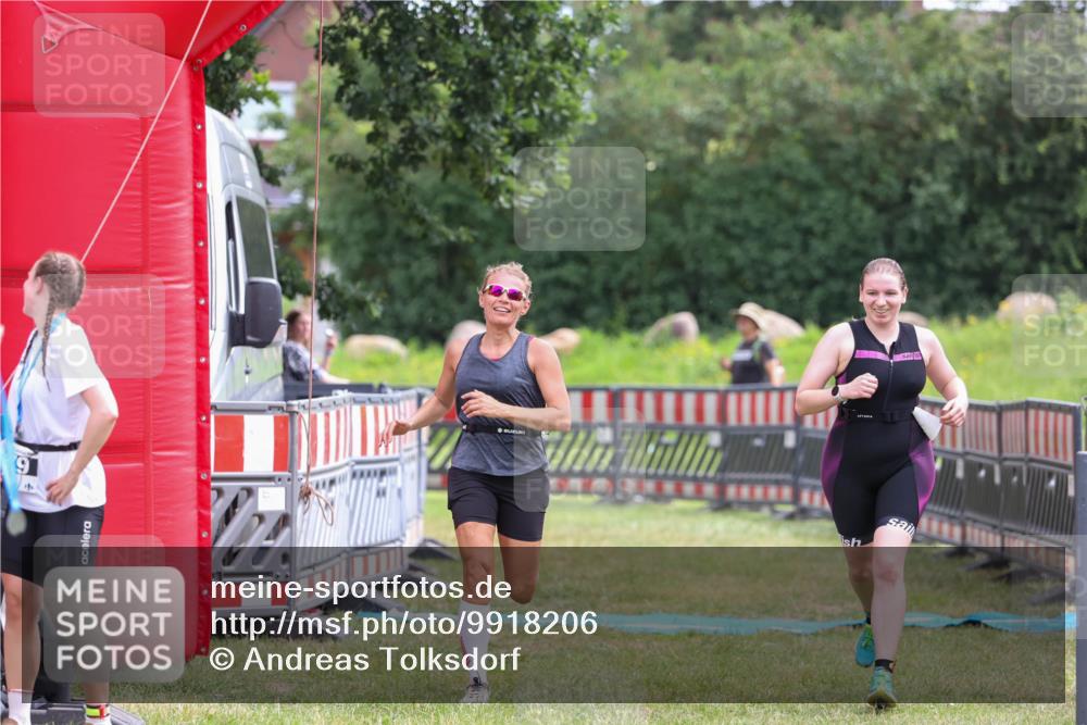 21.06.2026 - 29. Vierlanden-Triathlon Andreas Tolksdorf http://msf.ph/oto/9918206 21.06.2026 11:49:50 Ziel 527, 574 meine-sportfotos.de