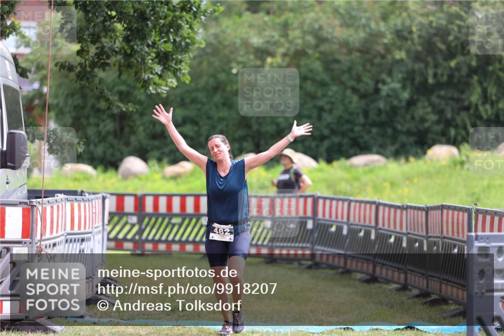 21.06.2026 - 29. Vierlanden-Triathlon Andreas Tolksdorf http://msf.ph/oto/9918207 21.06.2026 11:50:32 Ziel 482 meine-sportfotos.de