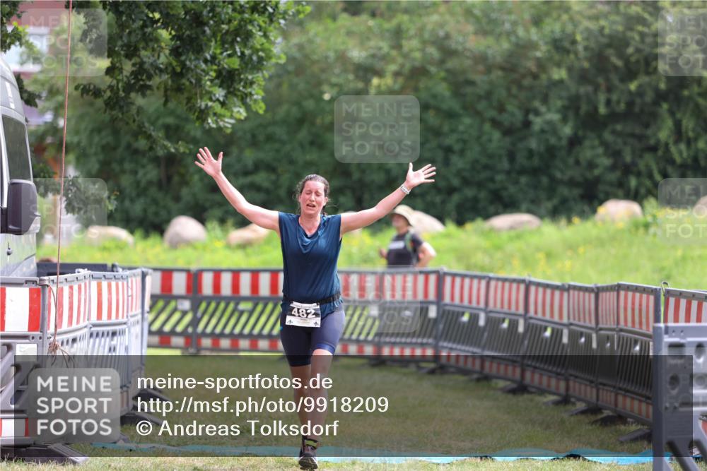 21.06.2026 - 29. Vierlanden-Triathlon Andreas Tolksdorf http://msf.ph/oto/9918209 21.06.2026 11:50:32 Ziel 482 meine-sportfotos.de
