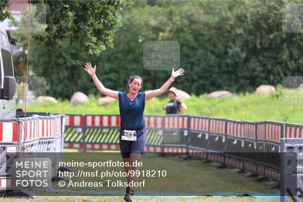 21.06.2026 - 29. Vierlanden-Triathlon Andreas Tolksdorf http://msf.ph/oto/9918210 21.06.2026 11:50:32 Ziel 482 meine-sportfotos.de