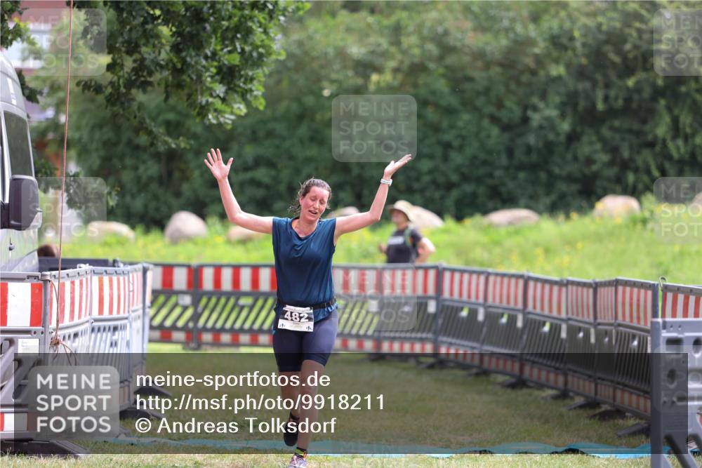 21.06.2026 - 29. Vierlanden-Triathlon Andreas Tolksdorf http://msf.ph/oto/9918211 21.06.2026 11:50:32 Ziel 482 meine-sportfotos.de