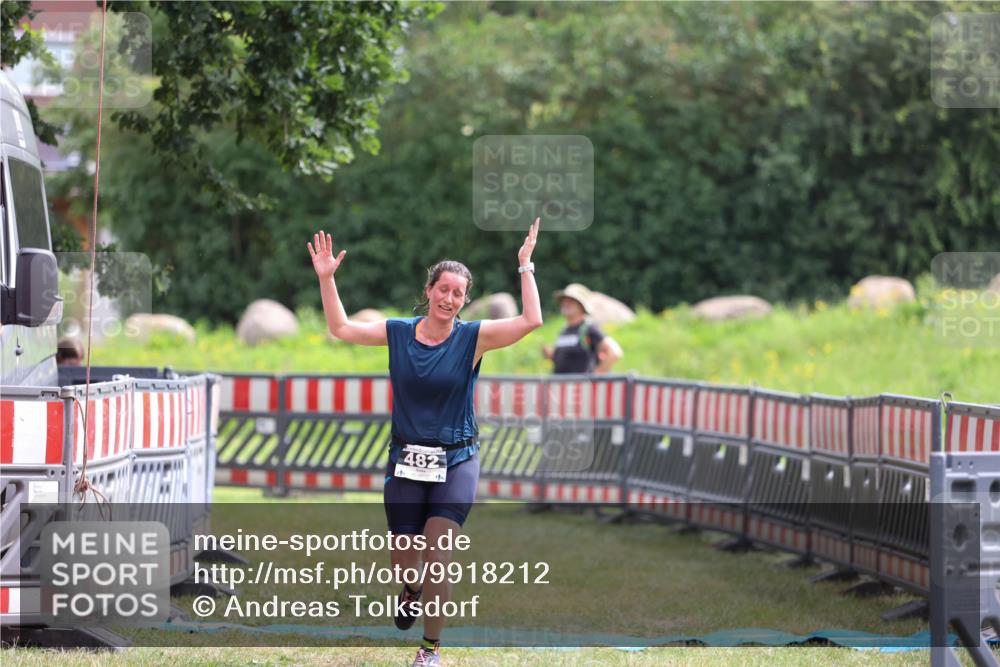 21.06.2026 - 29. Vierlanden-Triathlon Andreas Tolksdorf http://msf.ph/oto/9918212 21.06.2026 11:50:32 Ziel 482 meine-sportfotos.de
