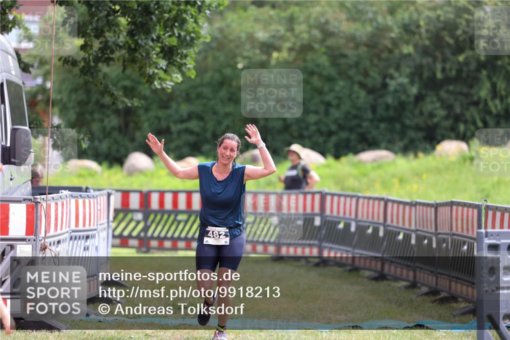 21.06.2026 - 29. Vierlanden-Triathlon Andreas Tolksdorf http://msf.ph/oto/9918213 21.06.2026 11:50:32 Ziel 482 meine-sportfotos.de
