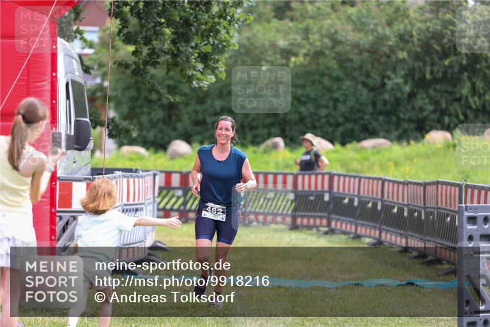 21.06.2026 - 29. Vierlanden-Triathlon Andreas Tolksdorf http://msf.ph/oto/9918216 21.06.2026 11:50:33 Ziel 482 meine-sportfotos.de