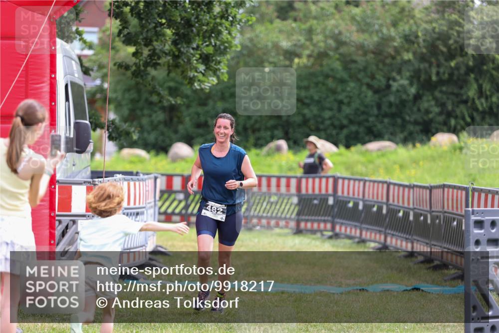 21.06.2026 - 29. Vierlanden-Triathlon Andreas Tolksdorf http://msf.ph/oto/9918217 21.06.2026 11:50:33 Ziel 482 meine-sportfotos.de