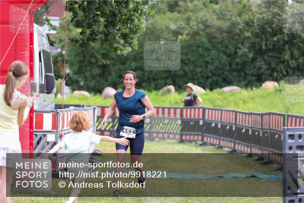 21.06.2026 - 29. Vierlanden-Triathlon Andreas Tolksdorf http://msf.ph/oto/9918221 21.06.2026 11:50:33 Ziel 482 meine-sportfotos.de