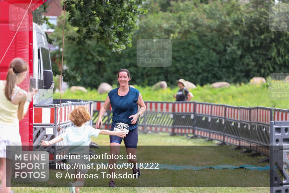 21.06.2026 - 29. Vierlanden-Triathlon Andreas Tolksdorf http://msf.ph/oto/9918222 21.06.2026 11:50:33 Ziel 482 meine-sportfotos.de