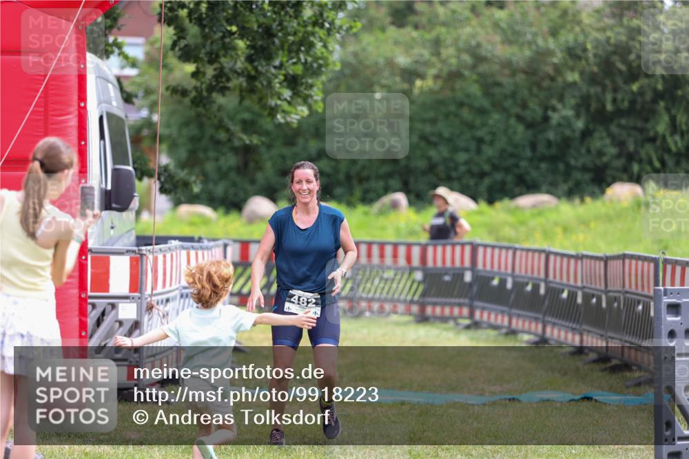 21.06.2026 - 29. Vierlanden-Triathlon Andreas Tolksdorf http://msf.ph/oto/9918223 21.06.2026 11:50:33 Ziel 482 meine-sportfotos.de