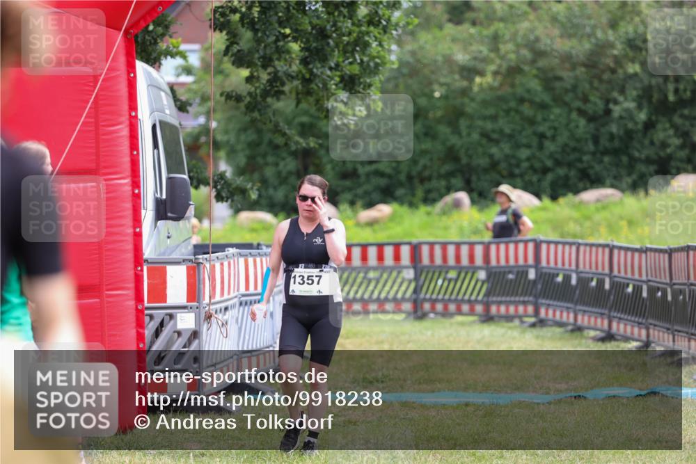 21.06.2026 - 29. Vierlanden-Triathlon Andreas Tolksdorf http://msf.ph/oto/9918238 21.06.2026 11:51:05 Ziel 505, 1357 meine-sportfotos.de