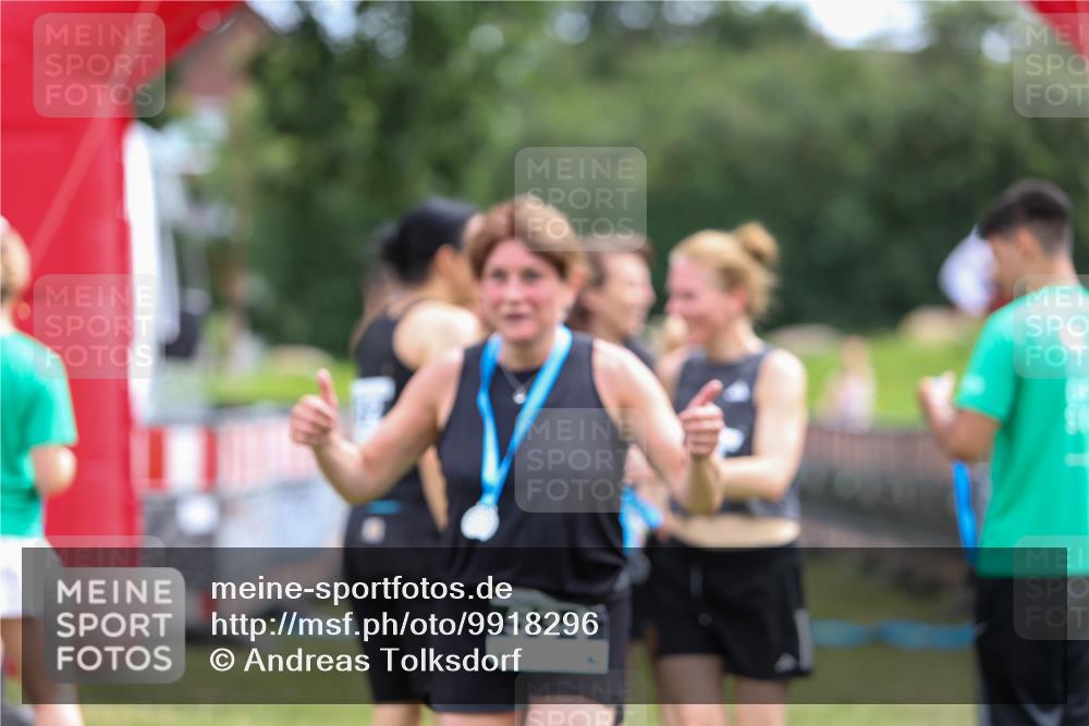 21.06.2026 - 29. Vierlanden-Triathlon Andreas Tolksdorf http://msf.ph/oto/9918296 21.06.2026 11:51:37 Ziel 299 meine-sportfotos.de