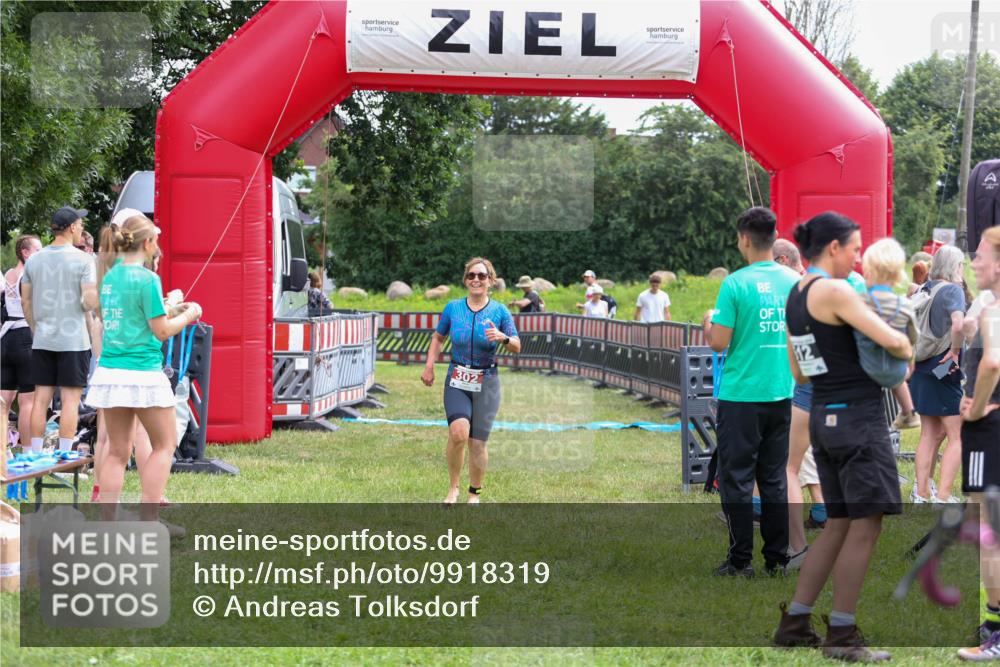 21.06.2026 - 29. Vierlanden-Triathlon Andreas Tolksdorf http://msf.ph/oto/9918319 21.06.2026 11:52:19 Ziel 302 meine-sportfotos.de