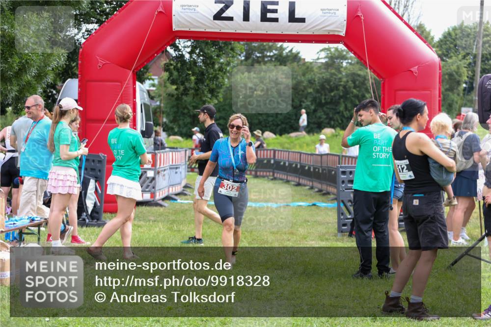 21.06.2026 - 29. Vierlanden-Triathlon Andreas Tolksdorf http://msf.ph/oto/9918328 21.06.2026 11:52:23 Ziel  meine-sportfotos.de
