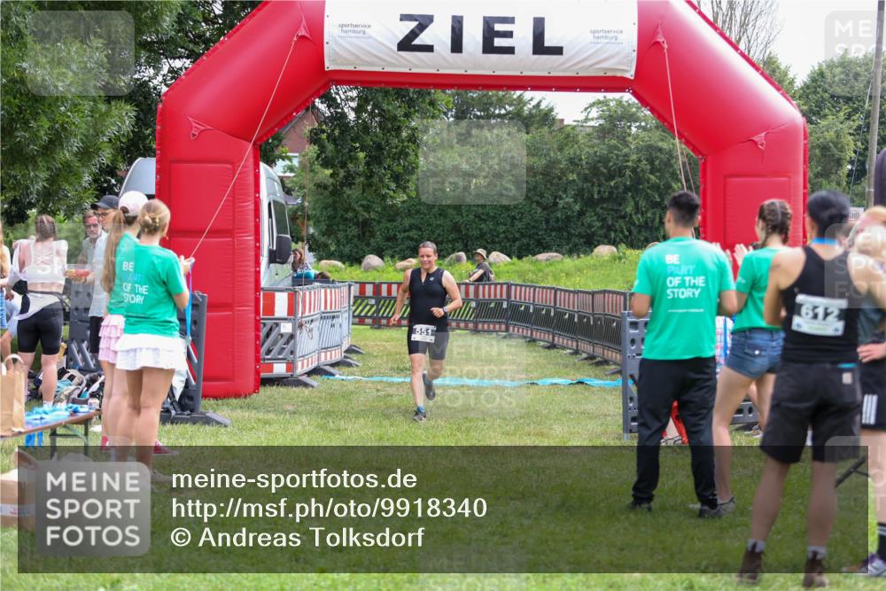 21.06.2026 - 29. Vierlanden-Triathlon Andreas Tolksdorf http://msf.ph/oto/9918340 21.06.2026 11:52:37 Ziel 551 meine-sportfotos.de