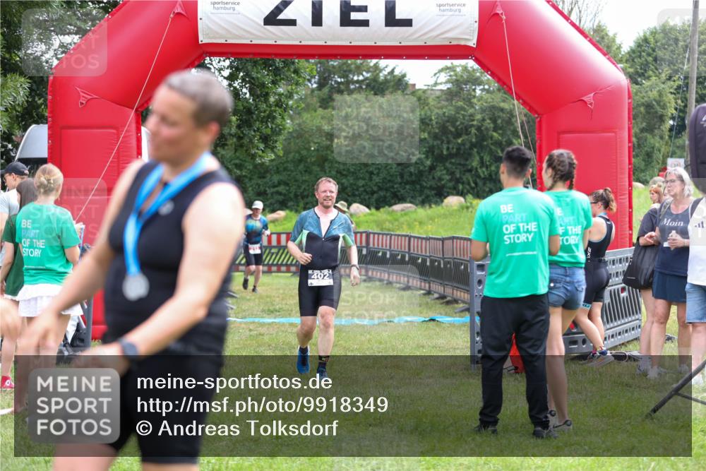 21.06.2026 - 29. Vierlanden-Triathlon Andreas Tolksdorf http://msf.ph/oto/9918349 21.06.2026 11:52:52 Ziel 213, 402 meine-sportfotos.de