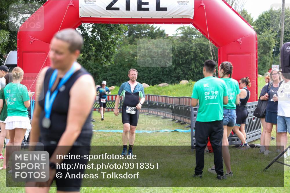 21.06.2026 - 29. Vierlanden-Triathlon Andreas Tolksdorf http://msf.ph/oto/9918351 21.06.2026 11:52:52 Ziel 213, 402 meine-sportfotos.de