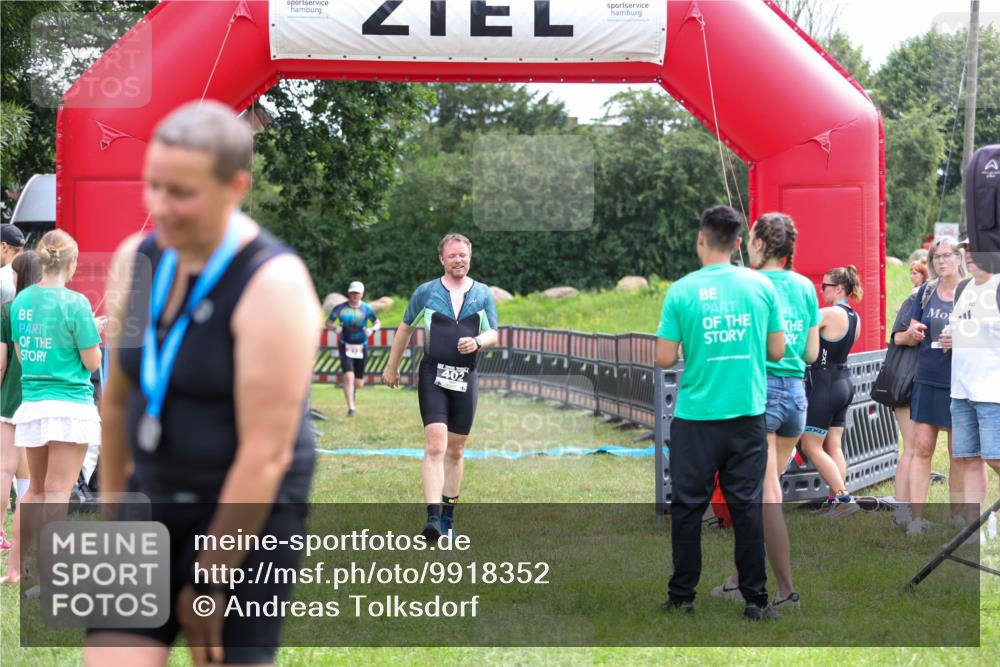 21.06.2026 - 29. Vierlanden-Triathlon Andreas Tolksdorf http://msf.ph/oto/9918352 21.06.2026 11:52:52 Ziel 213, 402 meine-sportfotos.de
