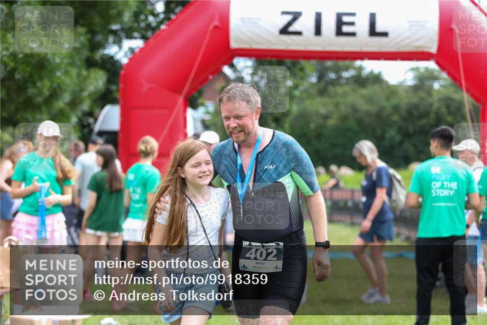 21.06.2026 - 29. Vierlanden-Triathlon Andreas Tolksdorf http://msf.ph/oto/9918359 21.06.2026 11:53:02 Ziel  meine-sportfotos.de